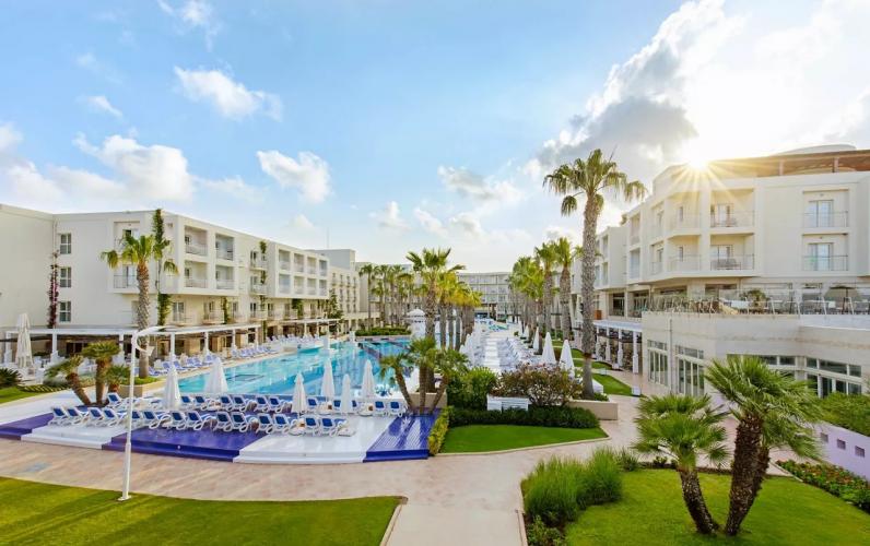 La Blanche Resort & Spa &ndash; Family Spring Escape